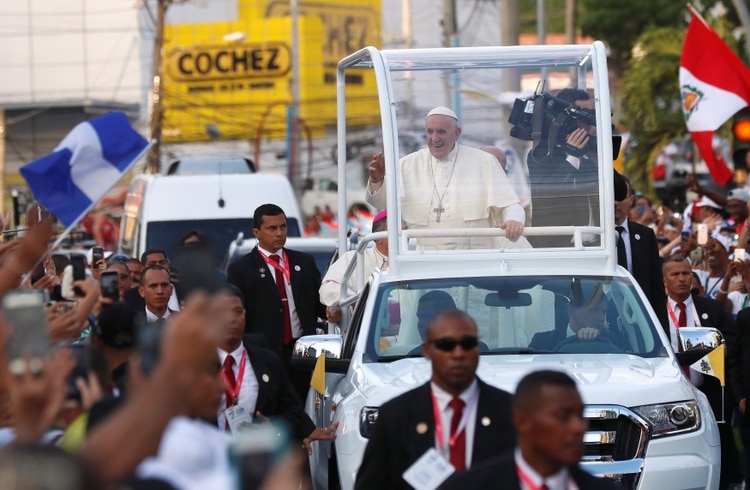 El papa tras su llegada a Panamá (REUTERS/Henry Romero)