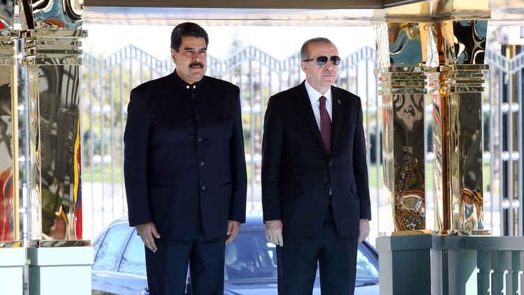 Nicolás Maduro y Recep Tayyip Erdogan. (AP)