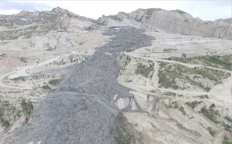 El deslizamiento de una parte del relleno sanitario de Alpacoma en lo extenso de 10 hectáreas.