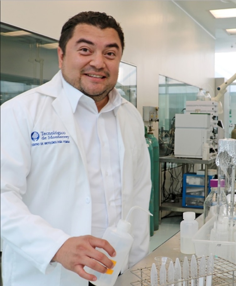 Héctor Alejandro Cabrera Fuentes y coordina proyectos de investigación con diversos organismos de salud en México y realizó un tratamiento anti infartos Foto: Tec de Monterrey