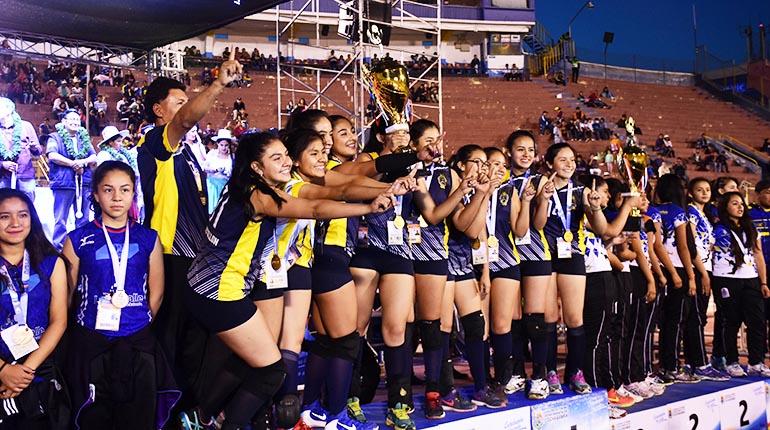 El equipo de Albert Einstein damas, campeonas de los Pluris. | DANIEL JAMES