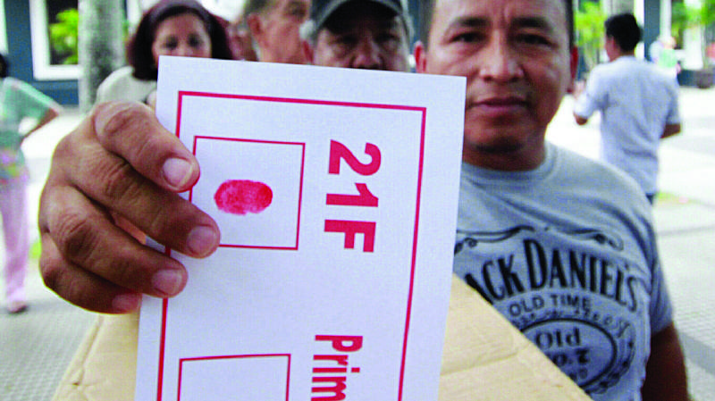 En el eje central, la defensa del 21F se impuso en la consulta paralela