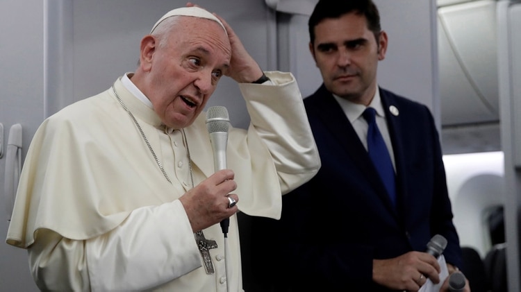 Papa Francisco, en el vuelo de regreso (Alessandra Tarantino/Pool via REUTERS)