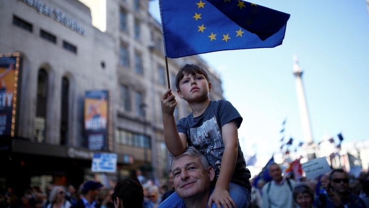Manifestantes en contra del Brexit (Reuters)