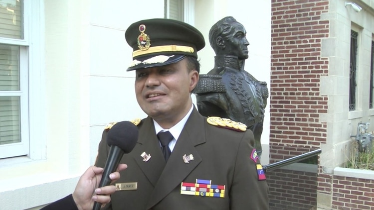 José Luis Silva, agregado militar de Venezuela en EEUU, reconoció a Juan Guaidó como presidente interino (Nuevo Herald)