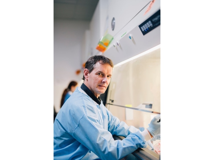 Matthew Porteus, un investigador de genética en Stanford, trató de convencer a un científico chino para que no implantara embriones con modificaciones genéticas. (Anastasiia Sapon para The New York Times)