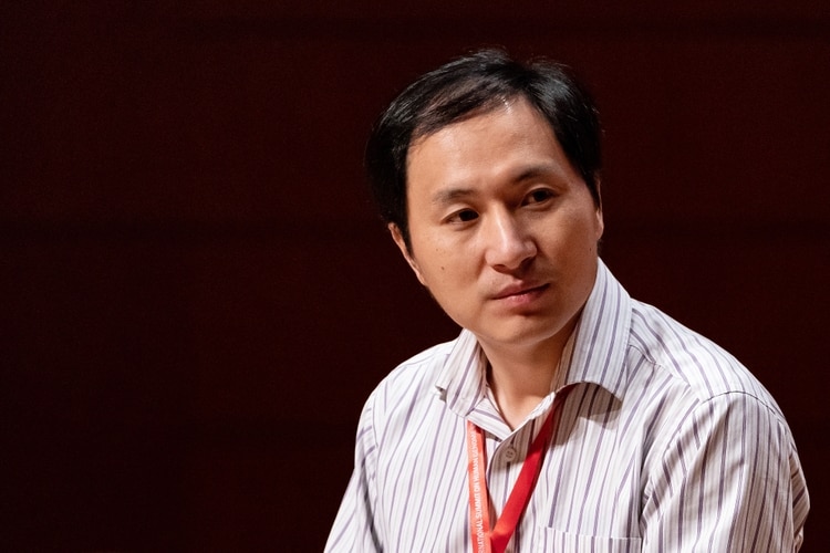 He Jiankui defendió su trabajo durante la Segunda Cumbre Internacional sobre la Modificación del Genoma Humano en Hong Kong, en noviembre. (Bloomberg/Anthony Kwan)