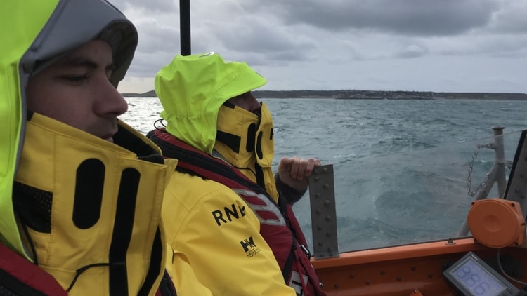 Los investigadores anunciaron que se encontraron “probables” restos del avión (Foto: invewww.rnli.org)