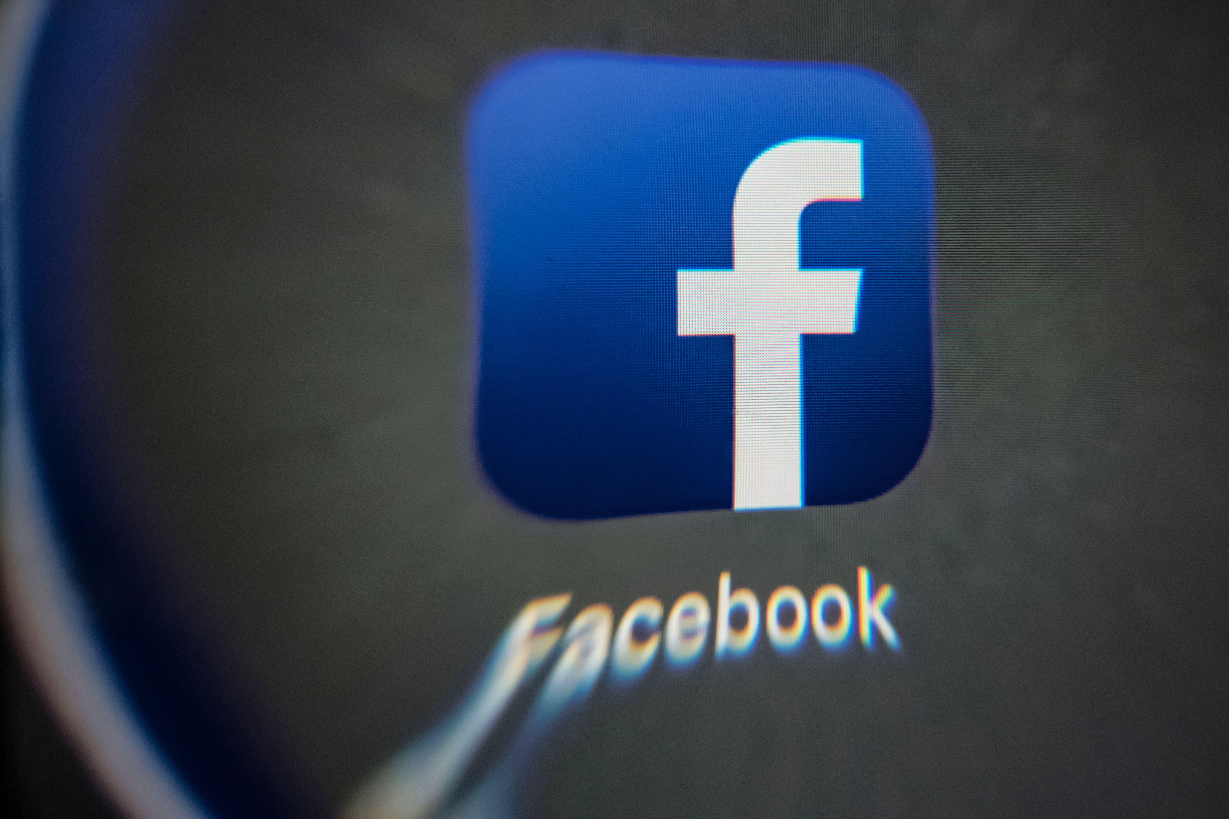 FRANCE-COMPUTING-APP-MEDIA-SOCIAL