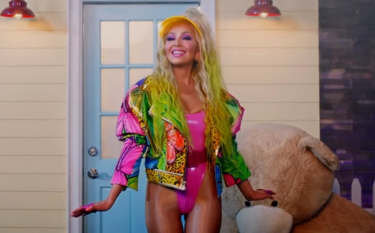Thalía lució su espectacular figura en su nuevo video (Captura You Tube)