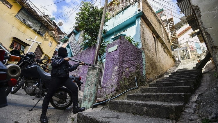 La Fuerza de Acción Especial de la Policía Nacional Bolivariana actúa en los barrios más pobres de Venezuela