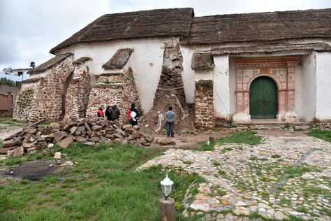 Visita a la iglesia de Carahuana de Carangas conocida como la "Capilla Sixtina de los andes". Foto: Álvaro Valero