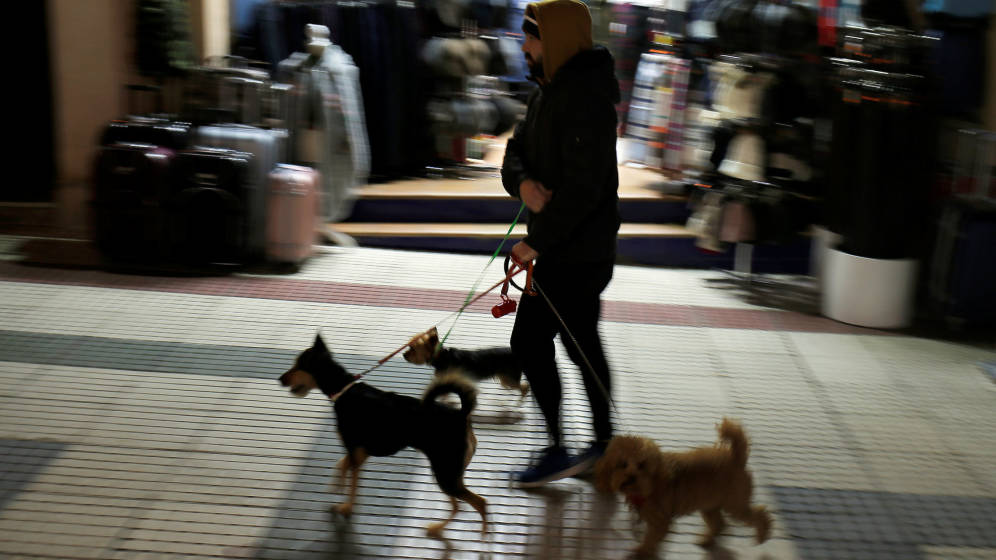 Foto: Irán quiere prohibir esta imagen habitual en las calles de cualquier ciudad (Reuters/Jon Nazca)