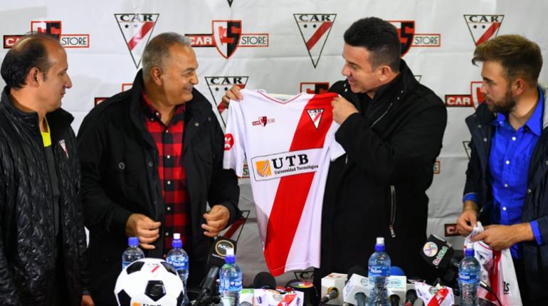 El entrenador de Always Ready, Julio César Baldivieso, durante su presentación oficial. | APG