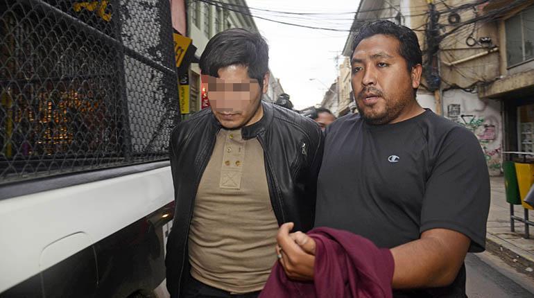 El abogado durante su trasladado a celdas, ayer. | José Rocha