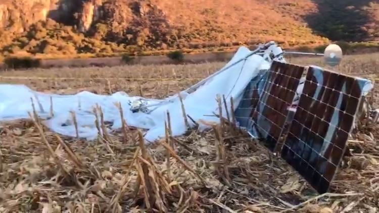 El globo tenía teléfonos de varios países para facilitar la devolución a la compañía (Foto: Facebook Morelos Digital)