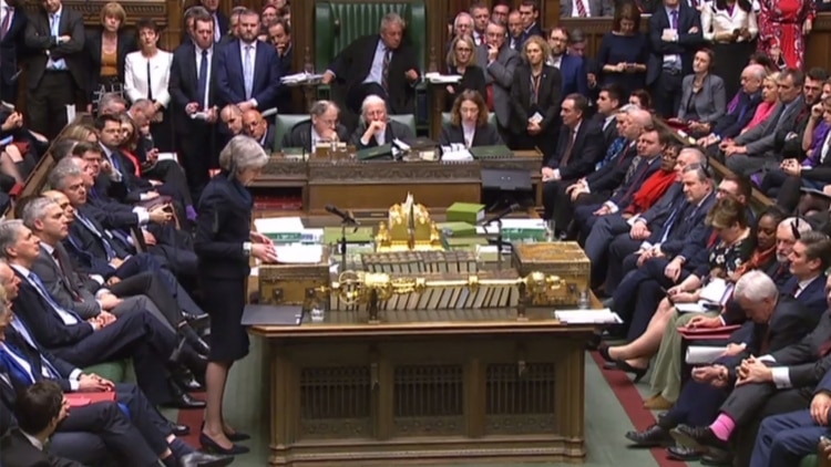 May presentó ante el Parlamento modificaciones al acuerdo relacionadas a la situación en Irlanda del Norte (AFP)