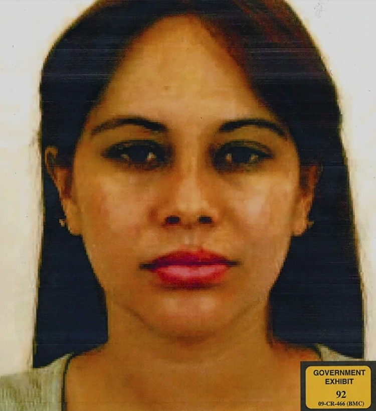 Así luce ahora la mujer que testificó contra Guzmán Loera (Foto: The Eastern District of New York / AFP)