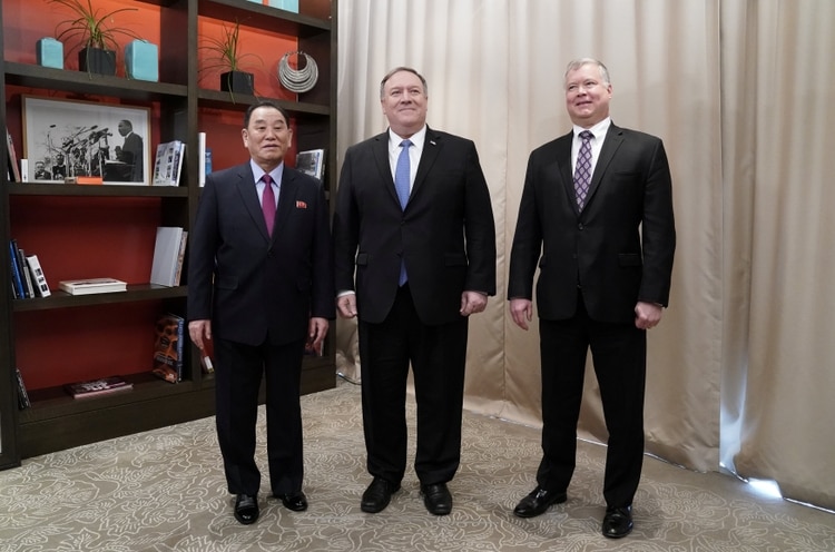 Mike Pompeo, Kim Yong Chol y Stephen Biegun en Washington el 18 de enero 2019. (REUTERS/Joshua Roberts)