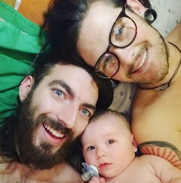 La familia se prepara para recorrer el país en camioneta