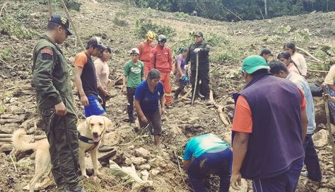Familiares cavan la tierra para encontrar los cuerpos de sus seres queridos. Foto: Policía Boliviana