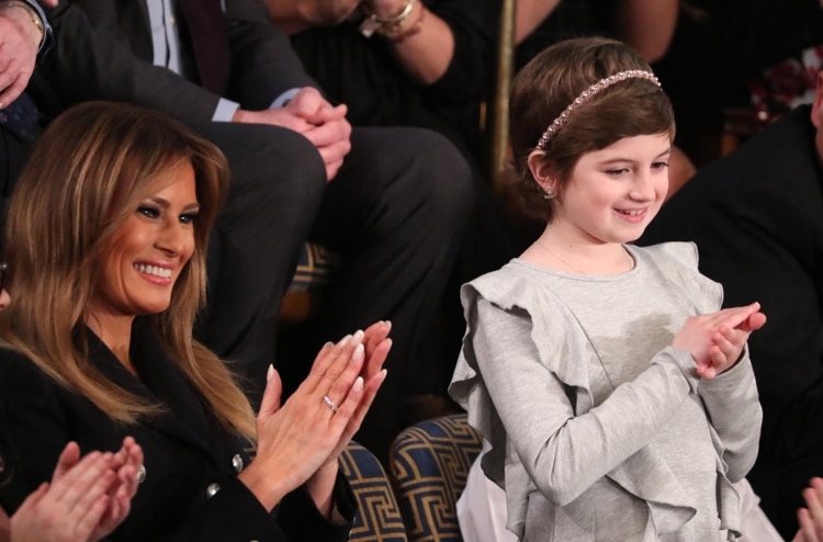 La primera dama Melania Trump y Grace Eline (REUTERS/Jonathan Ernst)