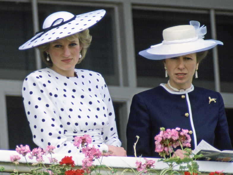 Lady Di y la princesa Ana en el derby de Epsom (Surrey) en junio de 1986. Lady Di y la princesa Ana en el derby de Epsom (Surrey) en junio de 1986.