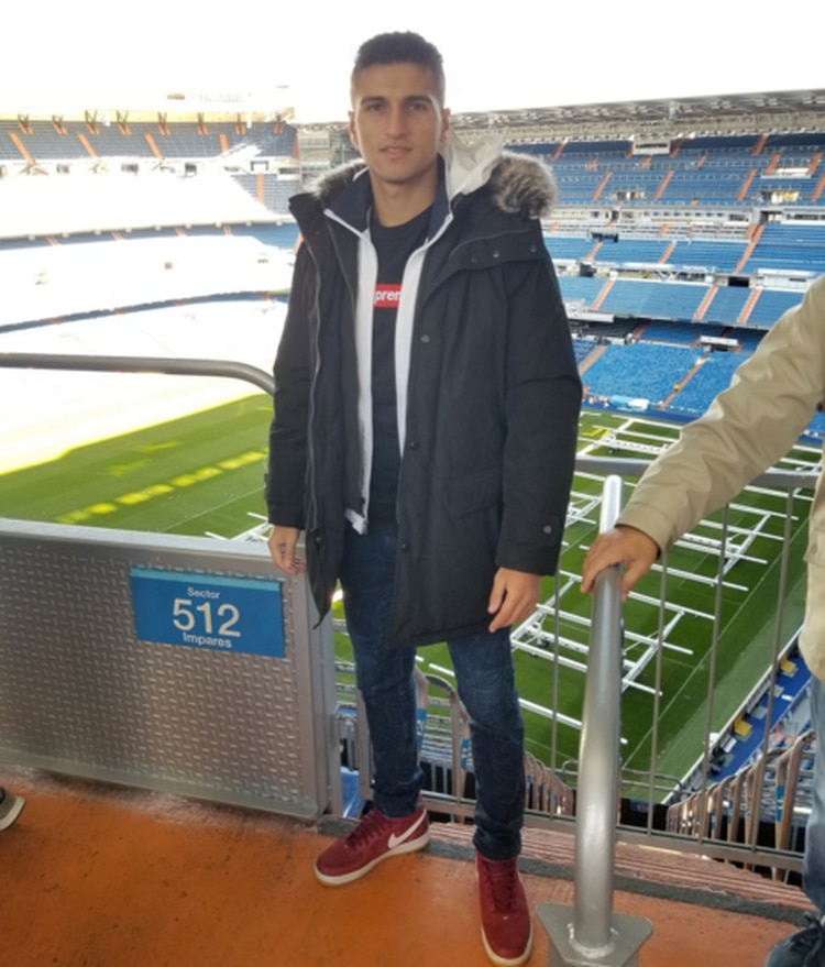 Yousuf durante su visita al Estadio Santiago Bernabéu, casa del Real Madrid (Foto: Twitter Yousuf Zetuna)