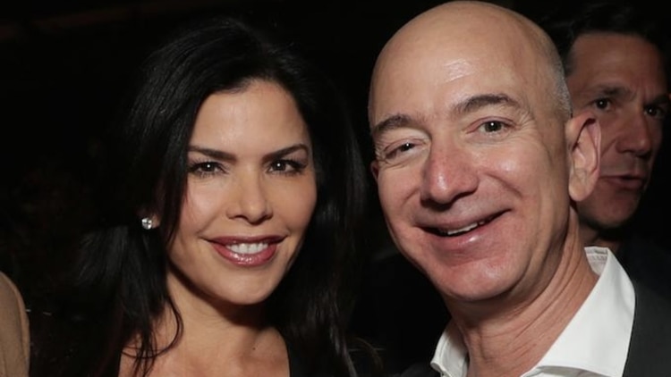 Jeff Bezos mantiene una relación romántica con la ex presentadora Lauren Sanchez.