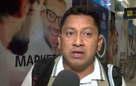 El exdirigente de la Cidob, Adolfo Chávez, a su arribo a Santa Cruz. Foto: Unitel