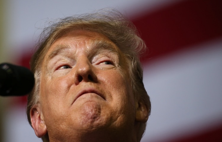 Donald Trump gesticula en su evento en El Paso, Texas (REUTERS/Leah Millis)