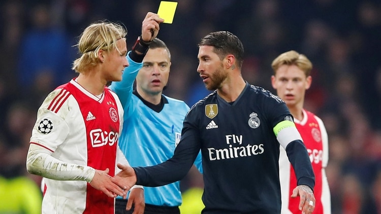 Sergio Ramos afronta una posible sanción por forzar una tarjeta amarilla ante el Ajax (Reuters)