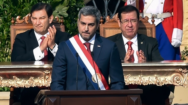 El mandatario de Paraguay, Mario Abdo Benítez, vendió durante el Foro Económico Mundial de 2019 en Davos que su país “es casi un paraíso fiscal” (Foto: Reuters)