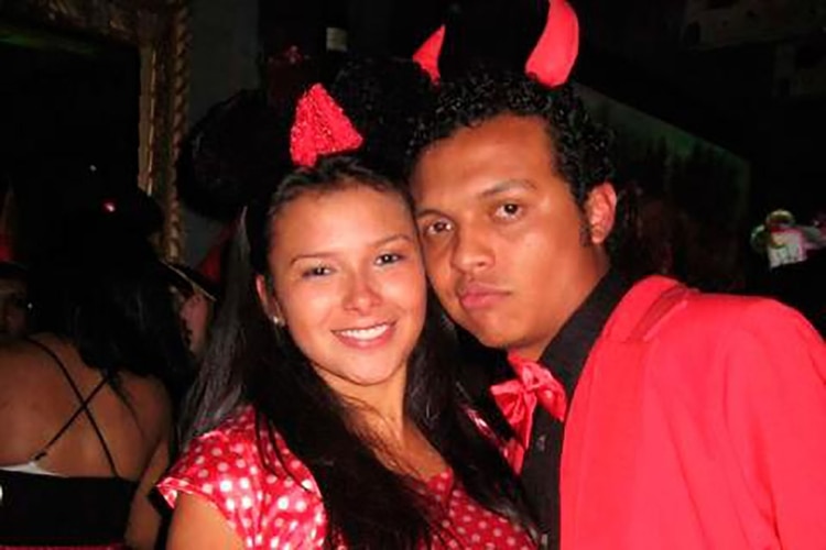 Luis Andrés Colmenares junto a Laura Moreno, una de las acusadas por el homicidio que salió absuelta.