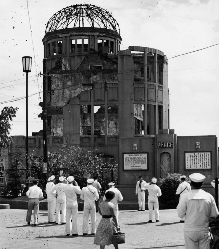 El Centro de Exhibiciones Industriales de la Prefectura de Hiroshima sobrevivió casi intacto a la explosión. Hoy es un museo conocido como el Domo Genbaku