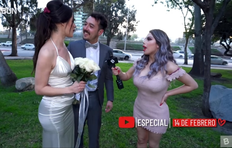 Lizbeth se acercó a una pareja que estaba a dos días de casarse (You Tube)