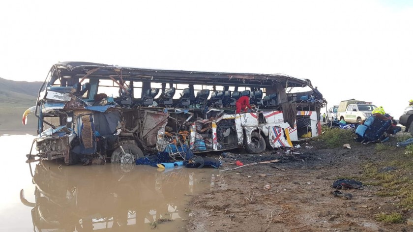 Sube a 24 el número de muertos tras choque entre bus y una volqueta en ...