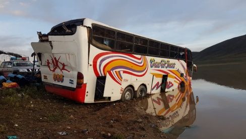 Sube a 24 el número de muertos tras choque entre bus y una volqueta en ...