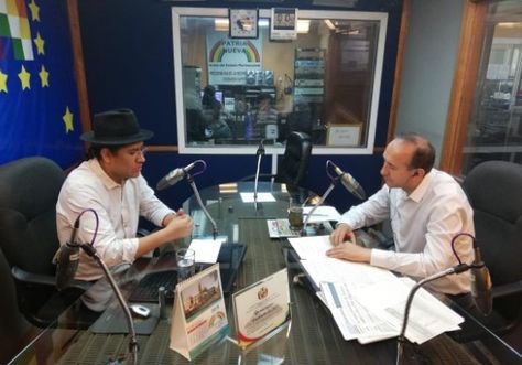 El canciller Pary en la entrevista en la radio estatal Patria Nueva.