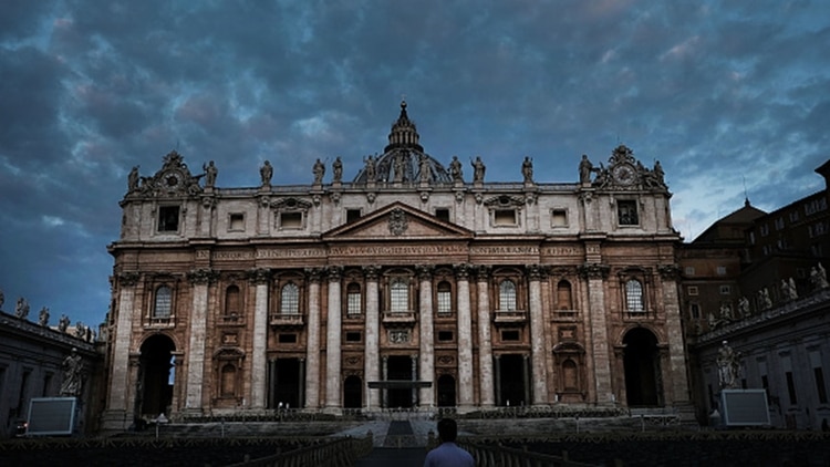 El Vaticano tiene una guía secreta para aquellos curas que se convierten en padres. Sin embargo, tiene una gran falla de origen que se evalúa corregir (Getty)