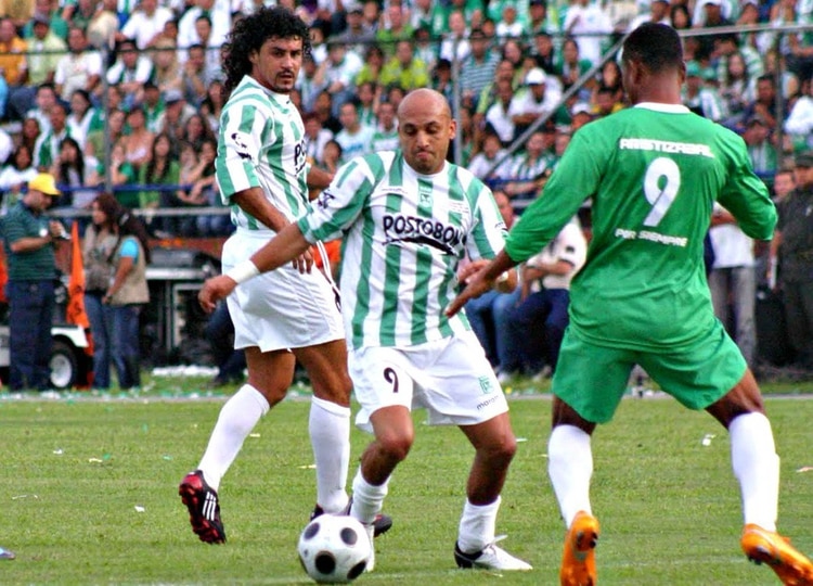León Osorio jugó el equipo Atlético Nacional, era lateral izquierdo.