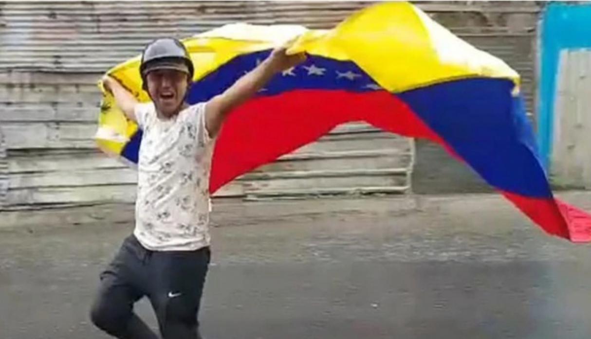 Jhonny Godoy recibiÃ³ 2 disparos y luego fue asfixiado con un paÃ±al por protestar contra NicolÃ¡s Maduro. Foto: Jhonny Godoy
