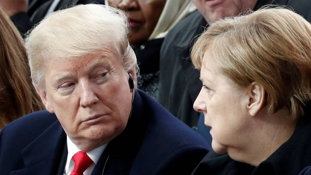 Foto: Donald Trump y Angela Merkel durante el dÃ­a del armisticio. (Reuters)