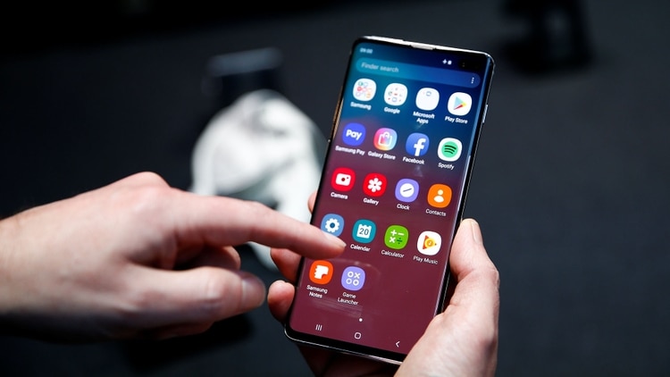 El Samsung Galaxy S10 viene en cuatro modelos: S10E, S10, S10 Plus y S10 5G. (REUTERS/Henry Nicholls)