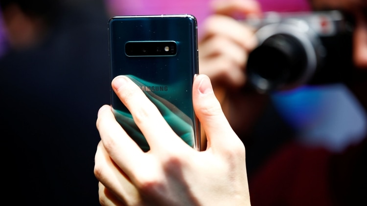 A journalist photographs the new Samsung Galaxy S10e smartphone at a press event in London, Britain February 20, 2019. REUTERS/Henry Nicholls