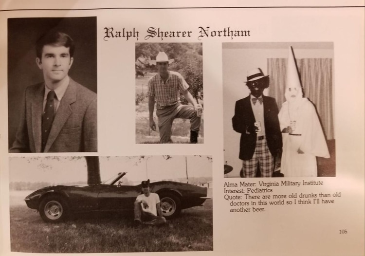 El anuario donde se ve una fotografía de dos jóvenes -uno sindicado como el gobernador Ralph Northam- disfrazados de afroamericanos y con una túnica del Ku Klux Klan