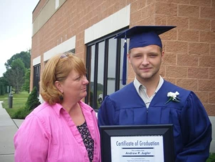 Andrew murió a los 29 años. (Foto: Facebook, Nora Sheeran)