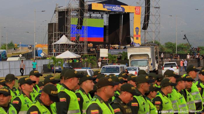 Kolumbien Grenze Venezuela Aid Live Kozert (picture-alliance/AA/D. Antolinez)