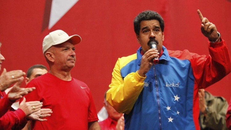 Hugo Carvajal, junto a Maduro, antes de la ruptura (Reuters)