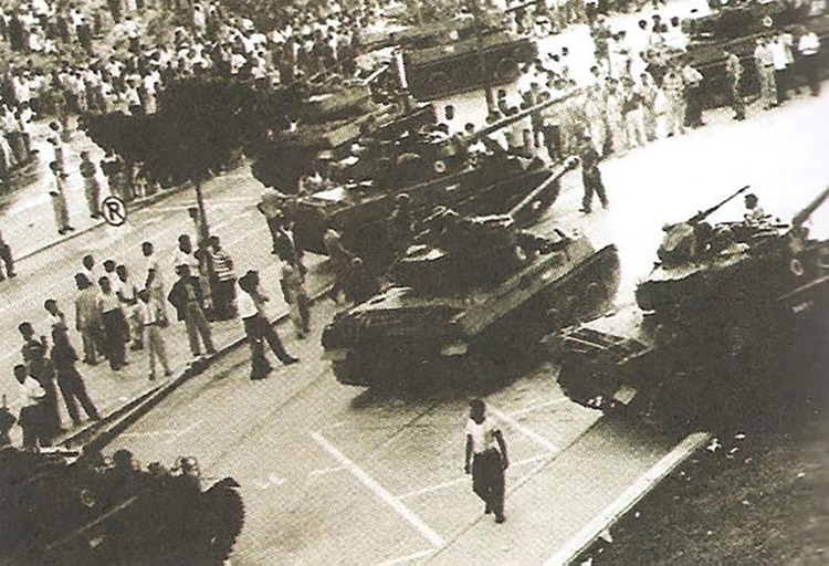 Tanques en las calles de Caracas durante el alzamiento que derrocó a Marcos Pérez Jiménez en 1958